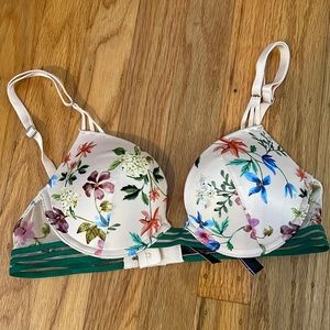 Brand new, never worn. Victoria’s Secret Very Sexy Push Up Bra